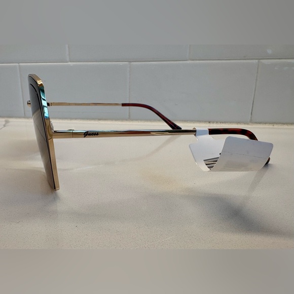 GUESS NWT Women's Sunglasses - Picture 4 of 5